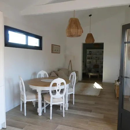 The Perfect Getaway An Intimate Retreat In A Modern House בית נופש