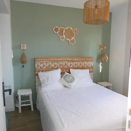 The Perfect Getaway An Intimate Retreat In A Modern House *